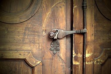 Drzwi wejściowe z solidnego drewna